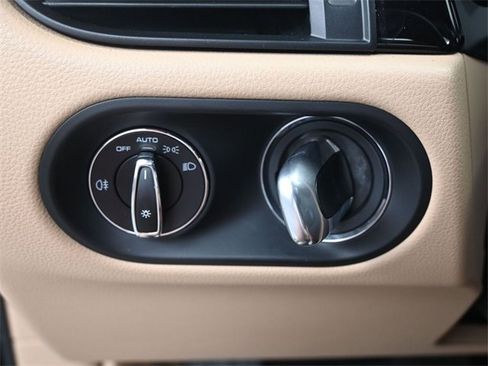 Used 2022 Porsche Macan image 15