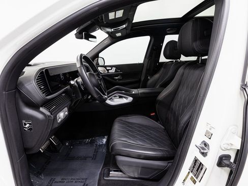 Used 2024 Mercedes-Benz Maybach GLS 600 4MATIC image 8