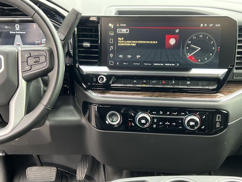 Used 2024 GMC Sierra 1500 Elevation image 29