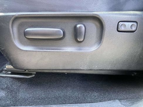 Used 2021 Toyota Tacoma Limited AWD/4WD image 19