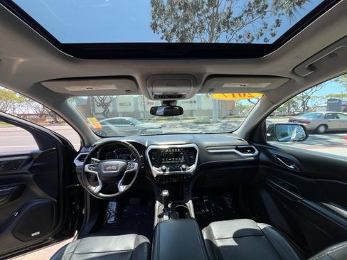 Used 2017 GMC Acadia SLT FWD image 16