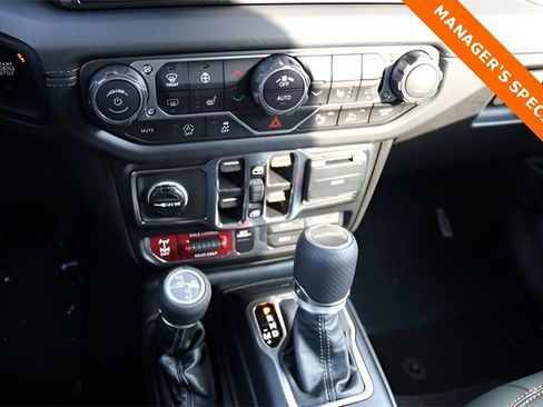 New 2025 Jeep Gladiator Mojave image 23