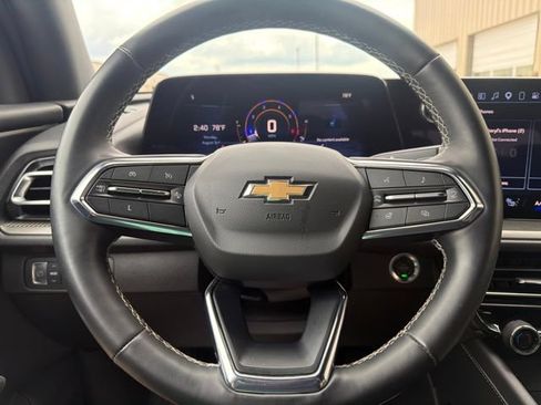 Used 2025 Chevrolet Traverse LT FWD image 12