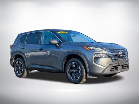 Used 2024 Nissan Rogue SV AWD/4WD image 2