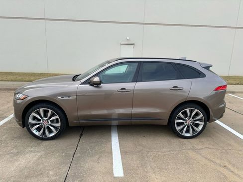 Used 2017 Jaguar F-PACE R-Sport image 2