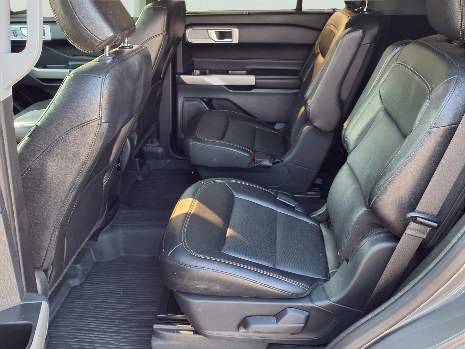 Used 2021 Ford Explorer Limited w/ Equipment Group 301A RWD image 23