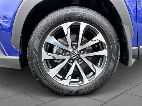 Certified 2024 Toyota Corolla Cross XLE image 10