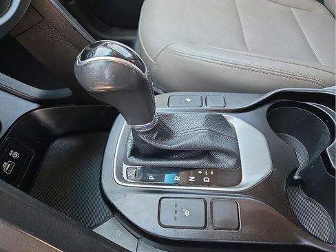 Used 2018 Hyundai Santa Fe Sport FWD image 17