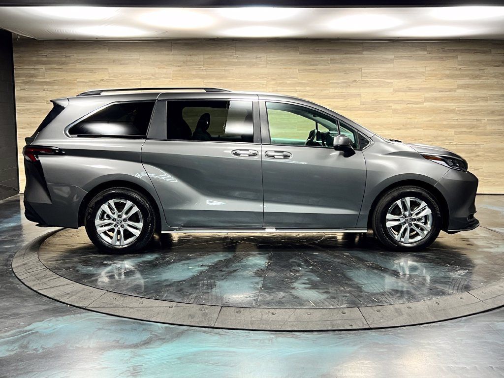 Used 2026 Toyota Sienna XLE AWD/4WD image 17