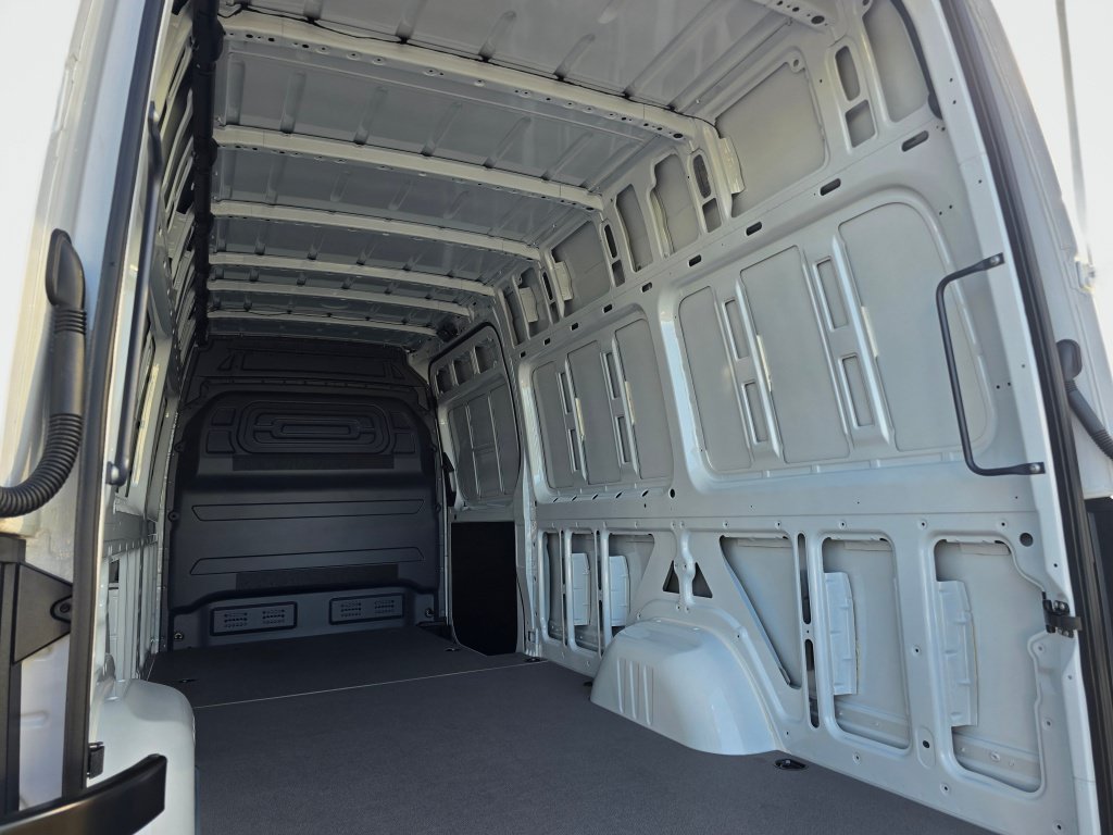 New 2025 Mercedes-Benz eSprinter 170 Cargo image 18