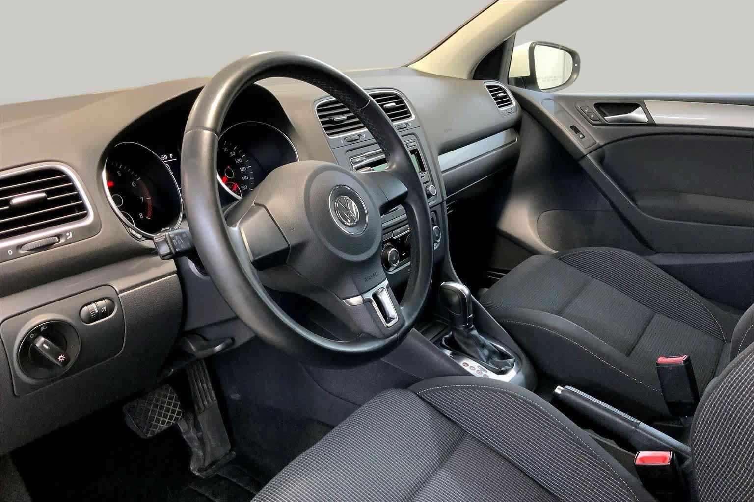 Used 2013 Volkswagen Golf 4-Door FWD image 17