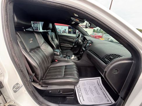 Used 2019 Chrysler 300 S AWD/4WD image 10