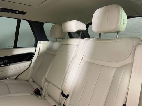 Used 2025 Land Rover Range Rover SE image 23