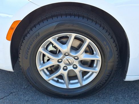 Used 2024 Chrysler Pacifica Touring-L FWD image 28
