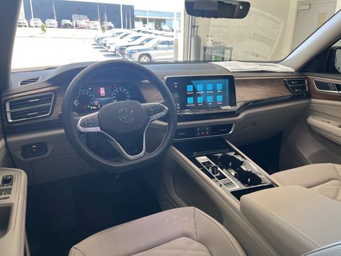 New 2026 Volkswagen Atlas SE FWD image 11