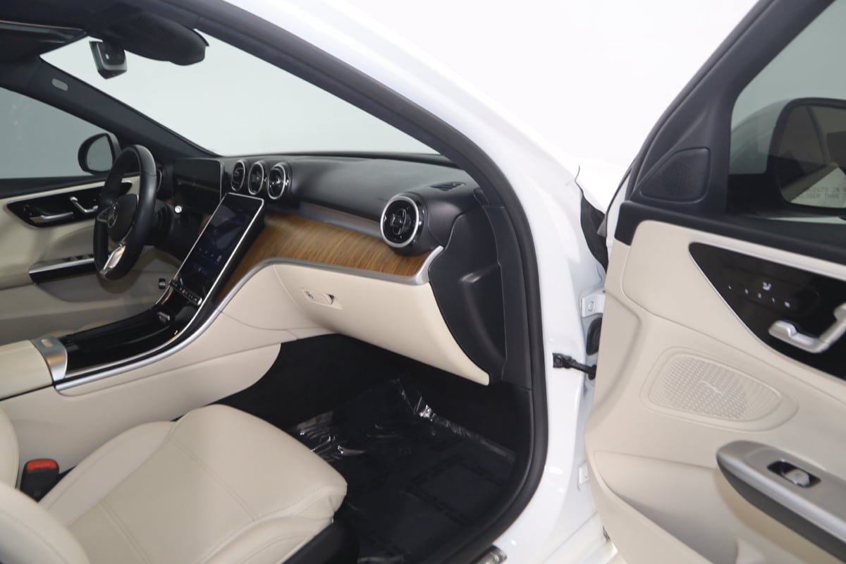 Used 2024 Mercedes-Benz C 300 4MATIC Sedan image 39