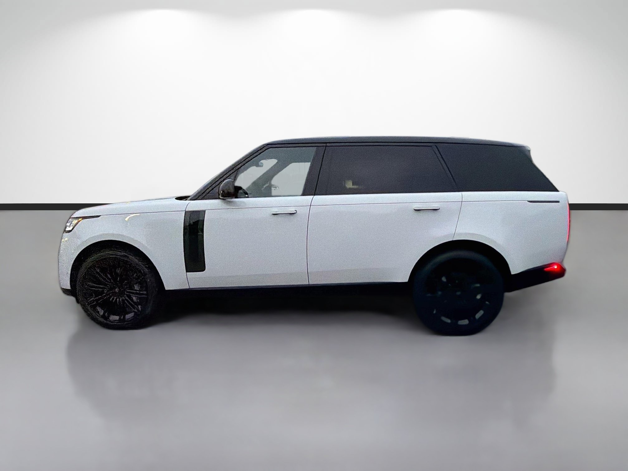 New 2027 Land Rover Range Rover Long Wheelbase SE AWD/4WD image 2