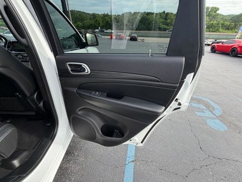 Used 2020 Jeep Grand Cherokee Altitude AWD/4WD image 37