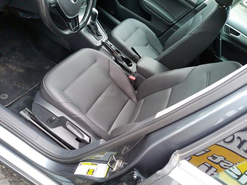 Used 2015 Volkswagen Golf TDI S image 25