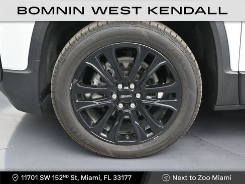 Used 2022 GMC Acadia SLE w/ Driver Convenience Package image 9