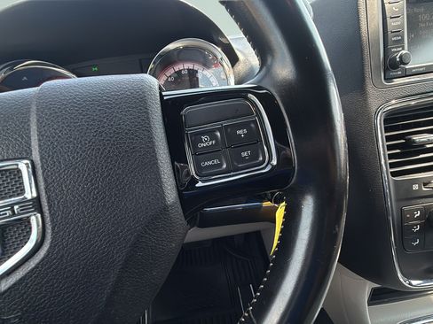 Used 2020 Dodge Grand Caravan SXT FWD image 16