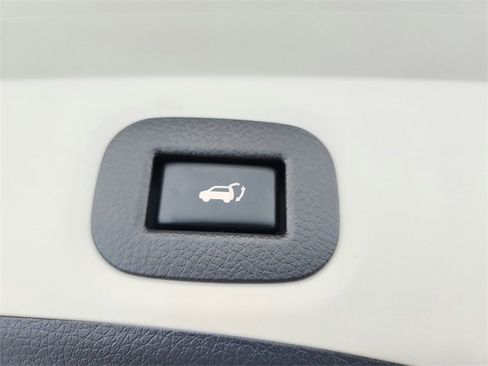 Used 2017 Nissan Rogue SL image 47