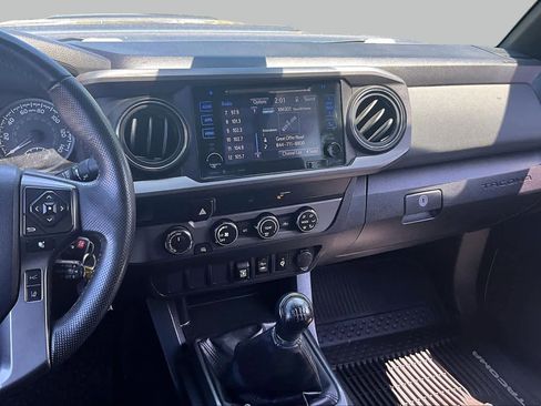 Used 2019 Toyota Tacoma TRD Sport AWD/4WD image 7