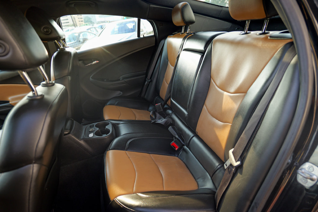Used 2018 Chevrolet Volt Premier w/ Driver Confidence Package FWD image 30