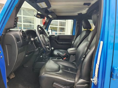 Used 2014 Jeep Wrangler Unlimited Sahara image 25