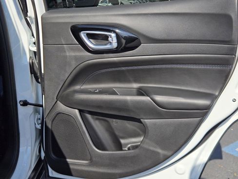 Used 2026 Jeep Compass Latitude image 31