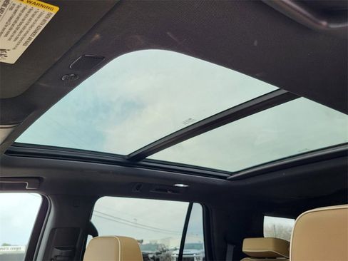 Used 2023 Chevrolet Tahoe Premier image 18