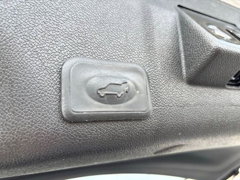 Used 2016 GMC Acadia SLE image 17