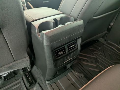 Certified 2024 GMC Canyon Denali image 37