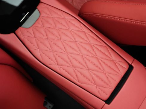 Used 2025 Aston Martin DB12 Volante image 19