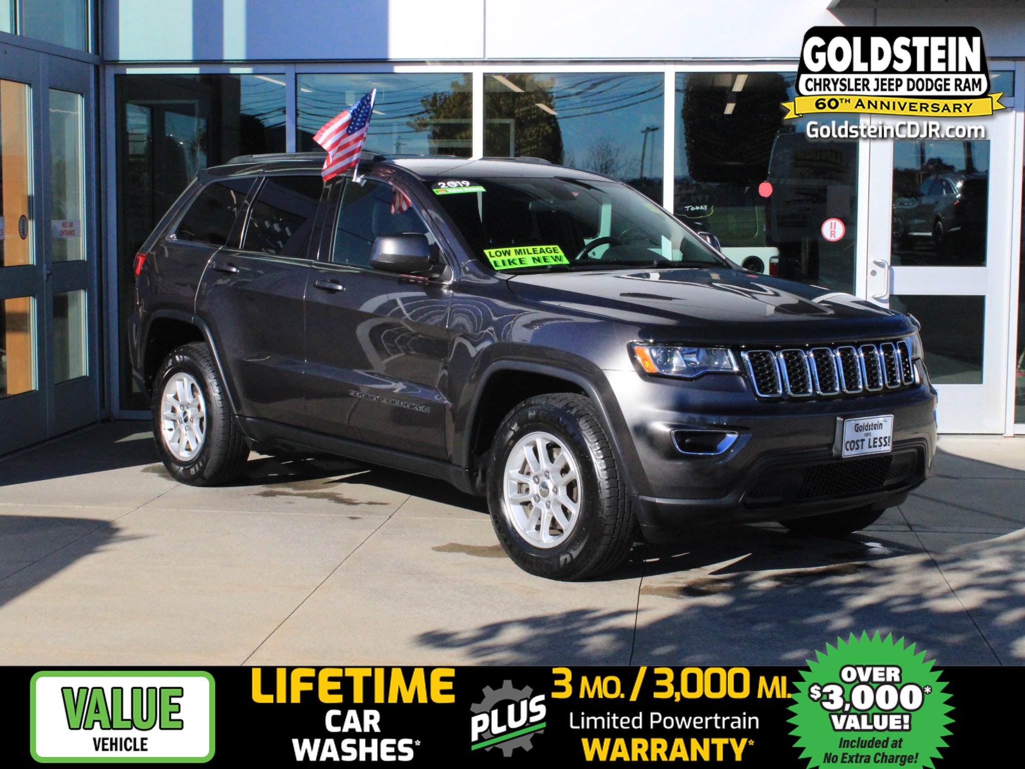 Used 2019 Jeep Grand Cherokee Laredo AWD/4WD image 1