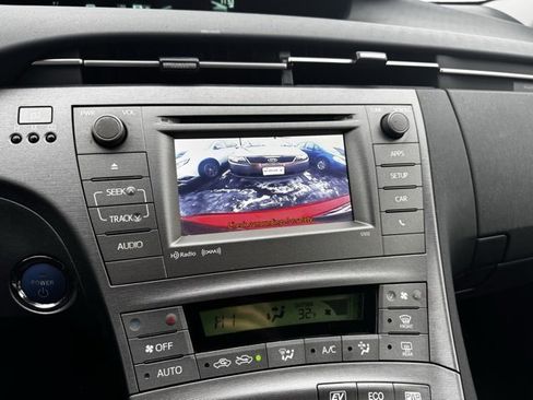 Used 2014 Toyota Prius Three image 4