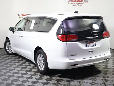 Used 2023 Chrysler Voyager LX FWD image 15