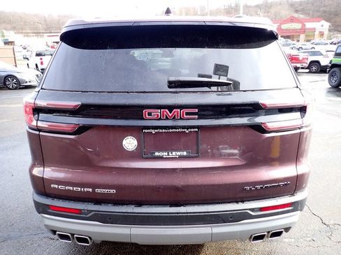 Used 2024 GMC Acadia Elevation image 4