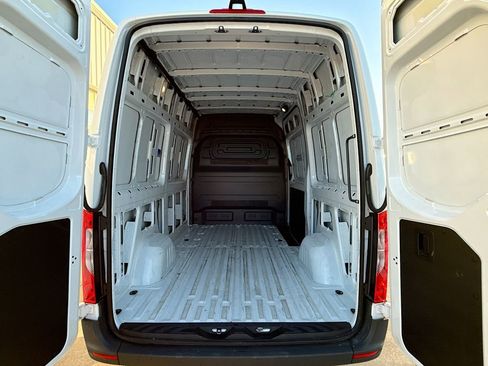 Used 2025 Mercedes-Benz Sprinter 2500 image 23