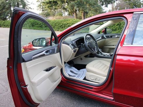 Used 2014 Ford Fusion SE w/ Equipment Group 202A image 5