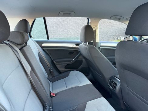 Used 2016 Volkswagen e-Golf SE image 17