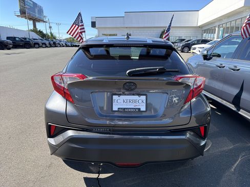 Used 2019 Toyota C-HR Limited image 5