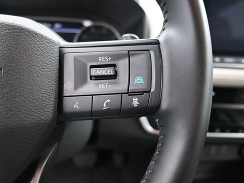 Used 2025 Nissan Rogue SV image 16