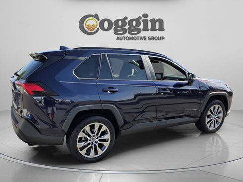 Used 2019 Toyota RAV4 XLE Premium FWD image 5