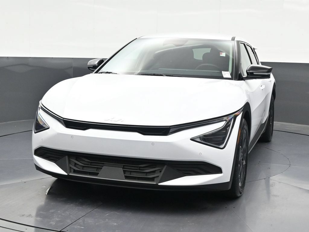 Used 2025 Kia EV6 Light RWD image 9