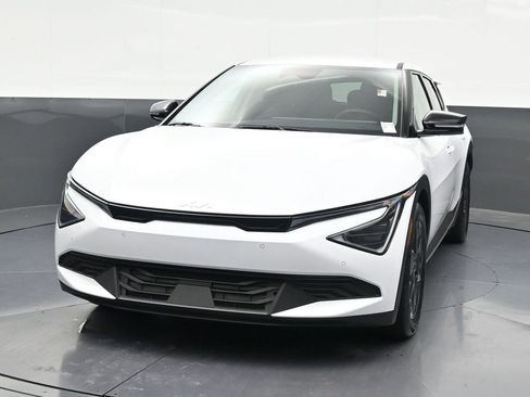 Used 2025 Kia EV6 Light RWD image 9