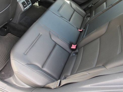 Used 2016 Volkswagen Golf SE FWD image 32