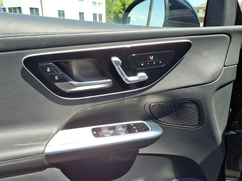 Used 2023 Mercedes-Benz GLC 300 4MATIC image 18