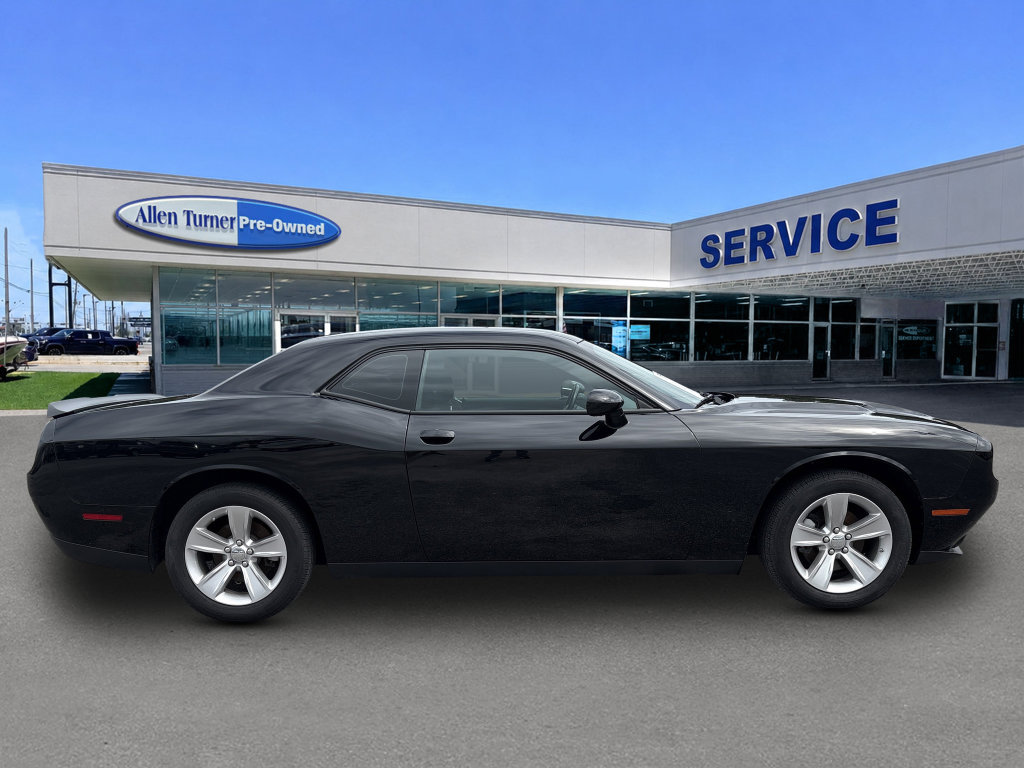 Used 2023 Dodge Challenger SXT RWD image 9