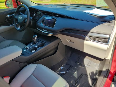 Used 2019 Cadillac XT4 Premium Luxury w/ Driver Awareness Package image 11